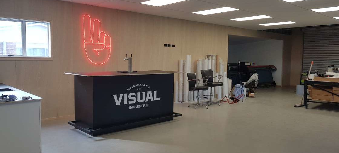 Visual Industrie WAIRARAPA SIGNWRITER · GRAPHIC DESIGN · WEBSITE